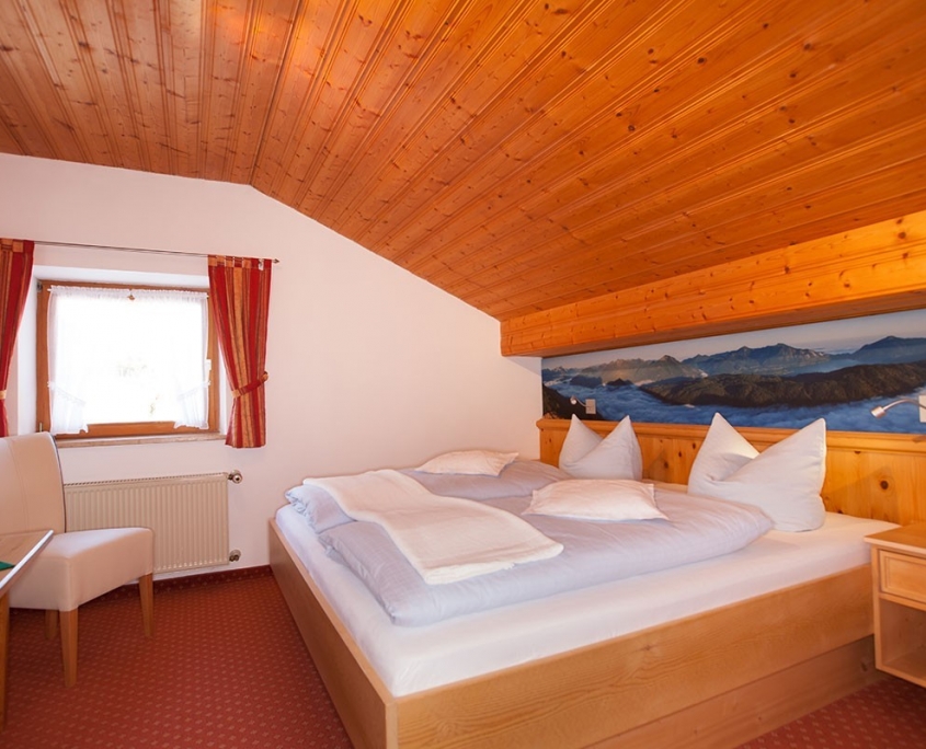 Ferienwohnung Alpenblick Schlafzimmer Walchensee