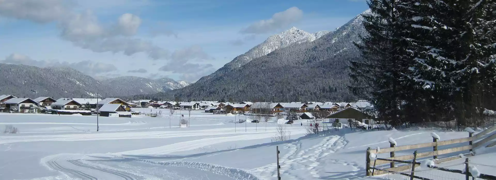 Ferienwohnungen im Karwendel mit Loipe im Winter